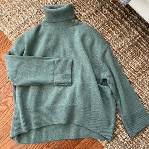 NWT Pale Green H&M Turtleneck Sweater Small